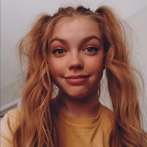 Meet your Posher, Ella